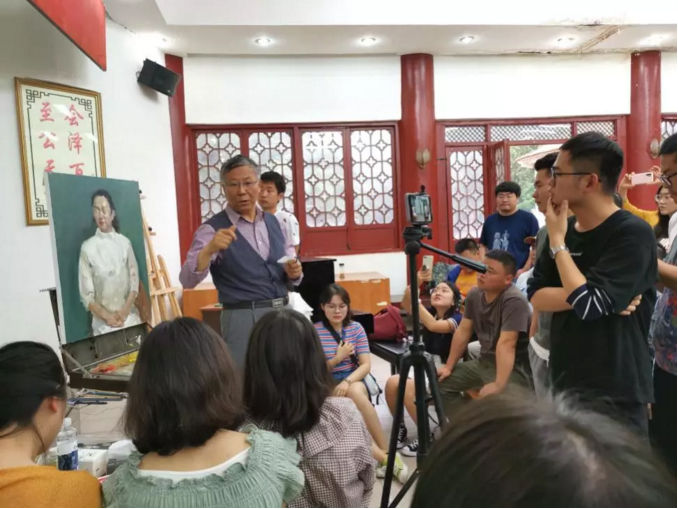 1559138351848118.jpg 著名油画家王铁牛教授亲临公司讲学