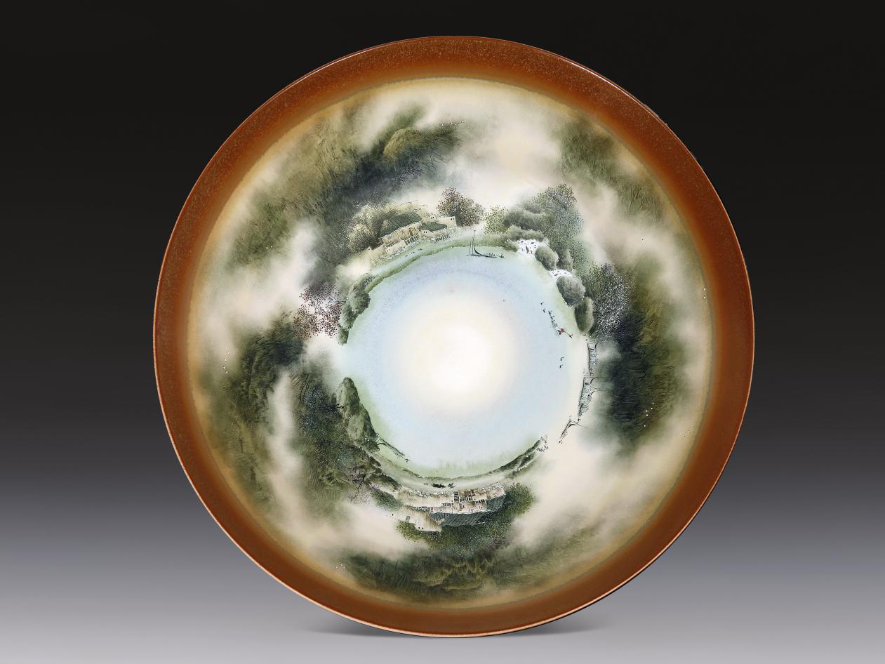 1576571565306542.png 中国工艺美术大师刘伟在永利集团进行瓷画示范